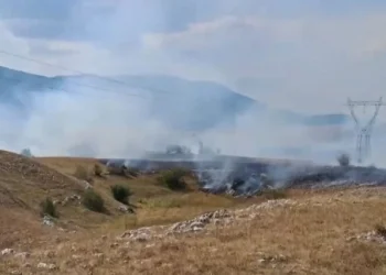 VELIKI POŽAR U GACKU Čovjeku se vatra otela kontroli, a sada su ugrožena naselja i helikopteri su na terenu