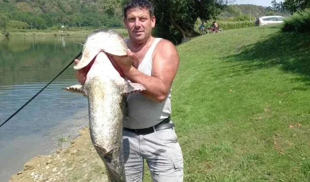 VELIKI ULOV Iz rijeke Une izvučen som kapitalac, dug je oko 1,7 metara