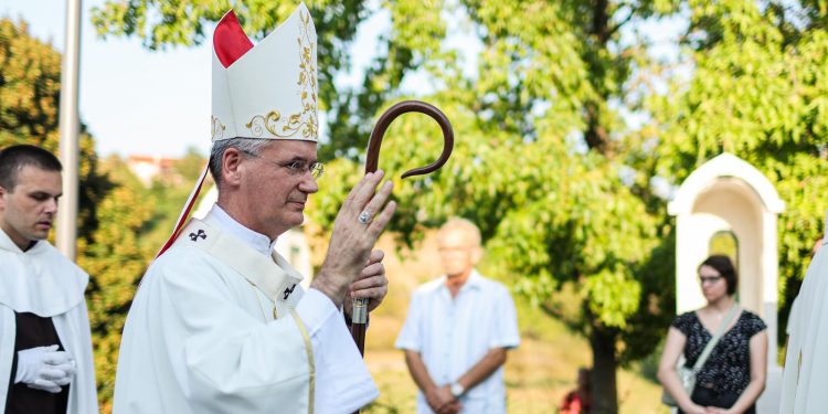 VERITATIS GAUDIUM ‘Vatikanski dokumenti demantiraju Kutlešu: trebao je suspendirati svećenike pedofile’ | NACIONAL.HR