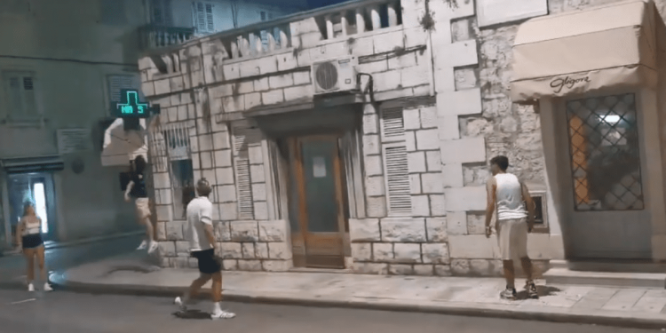 VIDEO Dico, šta vam je? Pogledajte što mladi turisti rade u centru Splita