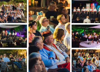 VIDEO Ovacije na 15. smotri klapa u Žrnovnici: Klapa Kaše oduševila jednosatnim koncertom, evo kako su se pjevači snašli u “miješanju klapa”