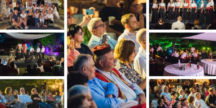 VIDEO Ovacije na 15. smotri klapa u Žrnovnici: Klapa Kaše oduševila jednosatnim koncertom, evo kako su se pjevači snašli u “miješanju klapa”