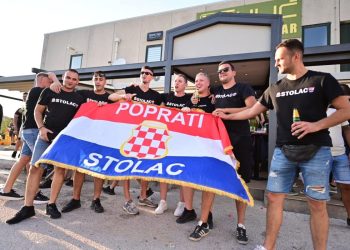 VIDEO Potegli iz Stolca (BiH) na spektakl u Dugopolju: “Večeras očekujemo samo dobru zabavu”