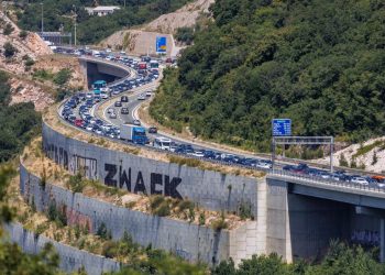 VIKEND GUŽVE Kod krčkog mosta 4 km kolone u oba smjera!