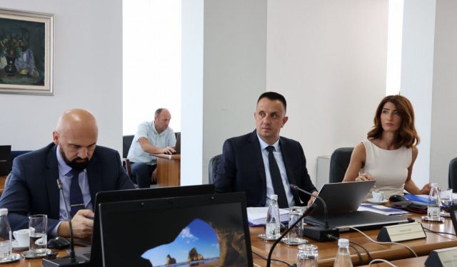 VLADA FBiH OPET POMAŽE BOGATIMA Izdvajaju milijun maraka za subvencije na kupnju električnih automobila