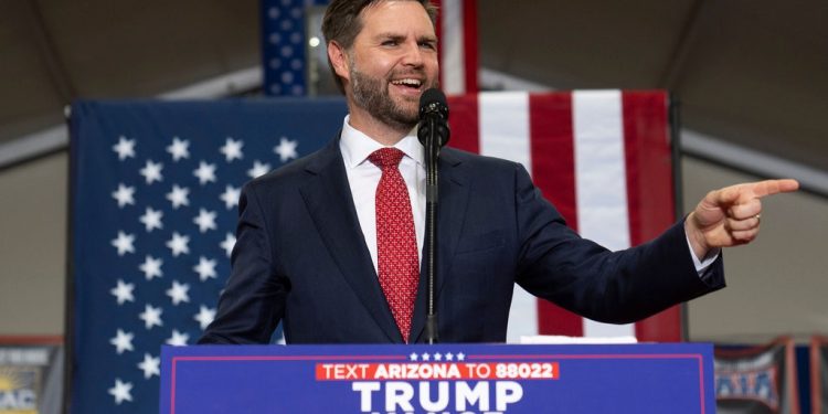 Vance treba ispraviti ‘neprijatne’ komentare ili je Trumpova kampanja ‘osuđena na propast’, kažu neodlučne i glasačice GOP-a