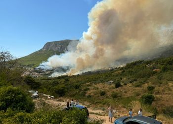 Vatra se u Rupotinama jako brzo širi, stanovnici sumnjaju da netko pali: “Nemoguće da je uzbrdo pribacilo”