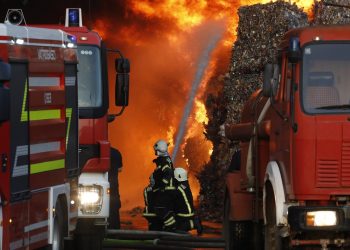 Vatrogasci se bore sa sve više požara: Helikopteri i dodatne snage spašavaju što se može
