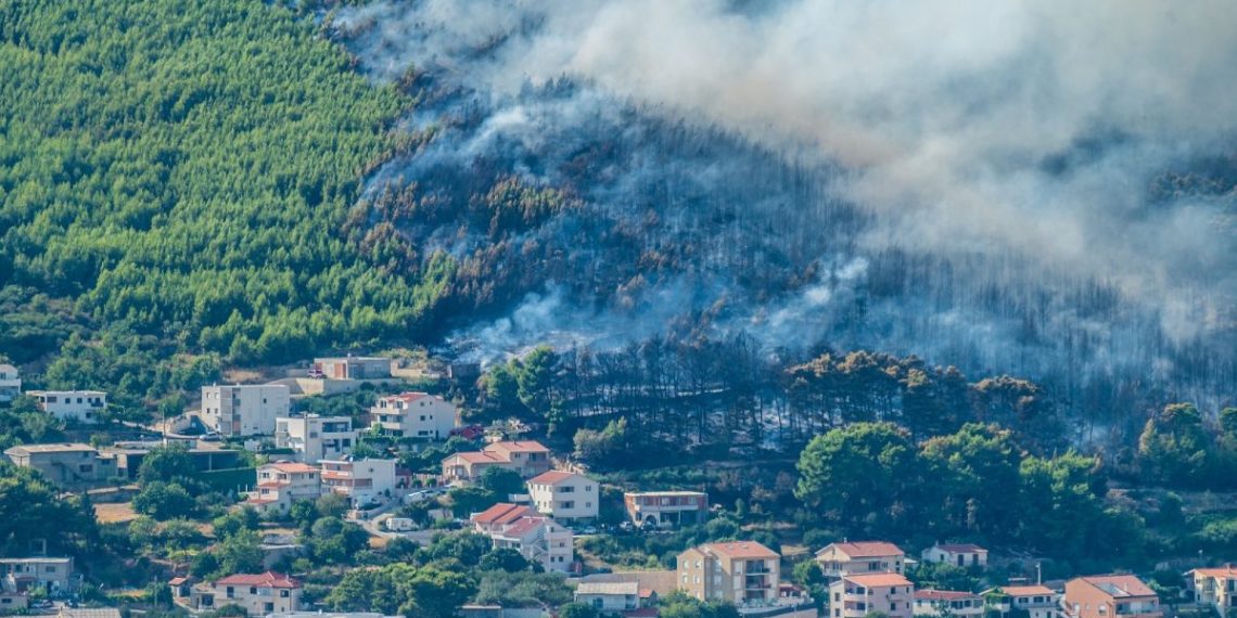 Vatrogasci su aktivni u čak tri dalmatinske županije, ovo su novisti sa svih požarišta