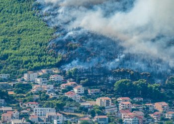 Vatrogasci su aktivni u čak tri dalmatinske županije, ovo su novisti sa svih požarišta
