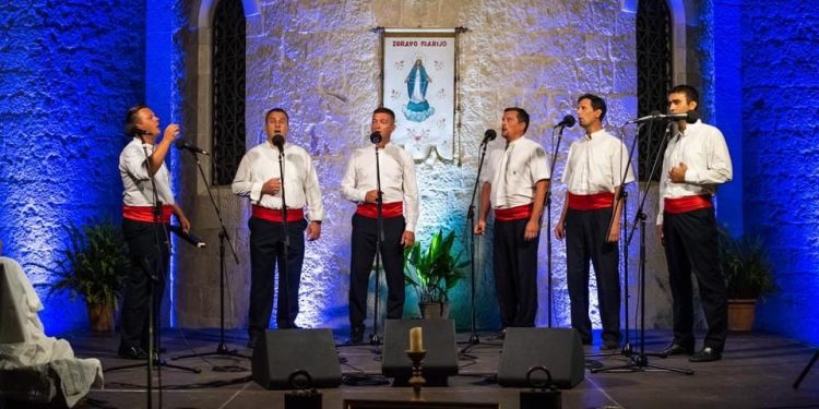 Večeras je 14. smotra klapa i pučkih pjevača u Slatinama, dođite