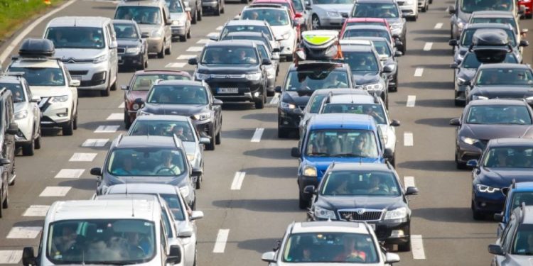 Velike gužve na autocestama – HAK upozorava vozače na kilometarske kolone