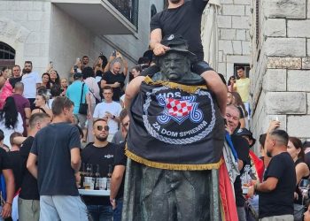 Velimir Visković komentirao “kićenje” Ujevića HOS-ovom zastavom: “Pojma nemaju da je veliki Tin bio vatreni pobornik jugoslavenstva”