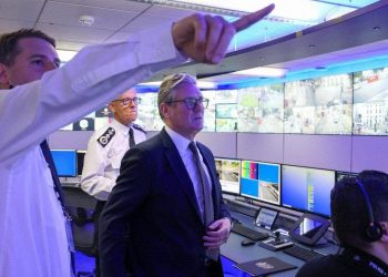 Vlada Ujedinjenog Kraljevstva prijeti zatvorskom kaznom za postove koji se smatraju punim mržnje usred pobuna protiv useljenika