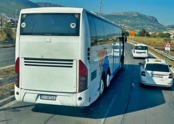 Vozači ogorčeni, autobus satima stajao u kvaru na vrlo prometnoj točki: “Gdje su institucije? Zašto ga se nije uklonilo i to mu se naplatilo?”