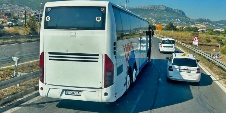 Vozači ogorčeni, autobus satima stajao u kvaru na vrlo prometnoj točki: “Gdje su institucije? Zašto ga se nije uklonilo i to mu se naplatilo?”