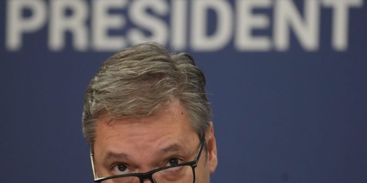 Vučić je nedavno pričao da će ga zapadne sile pokušati svrgnuti. Sad ga je posjetio šef CIA-e