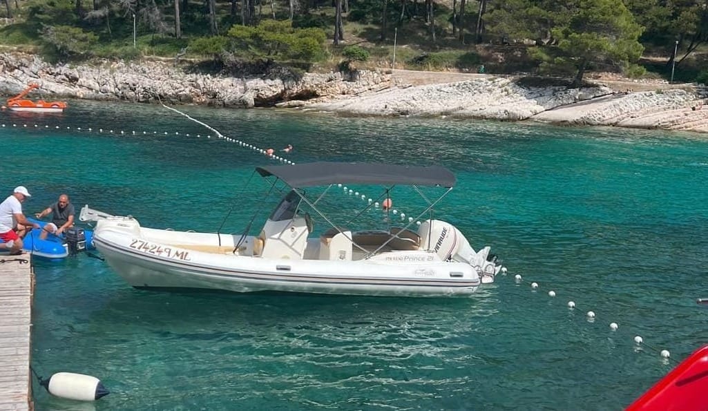 Policija traga za kradljivcima: Kod Malog Lošinja ukraden gliser, vrijedan 23 tisuće eura