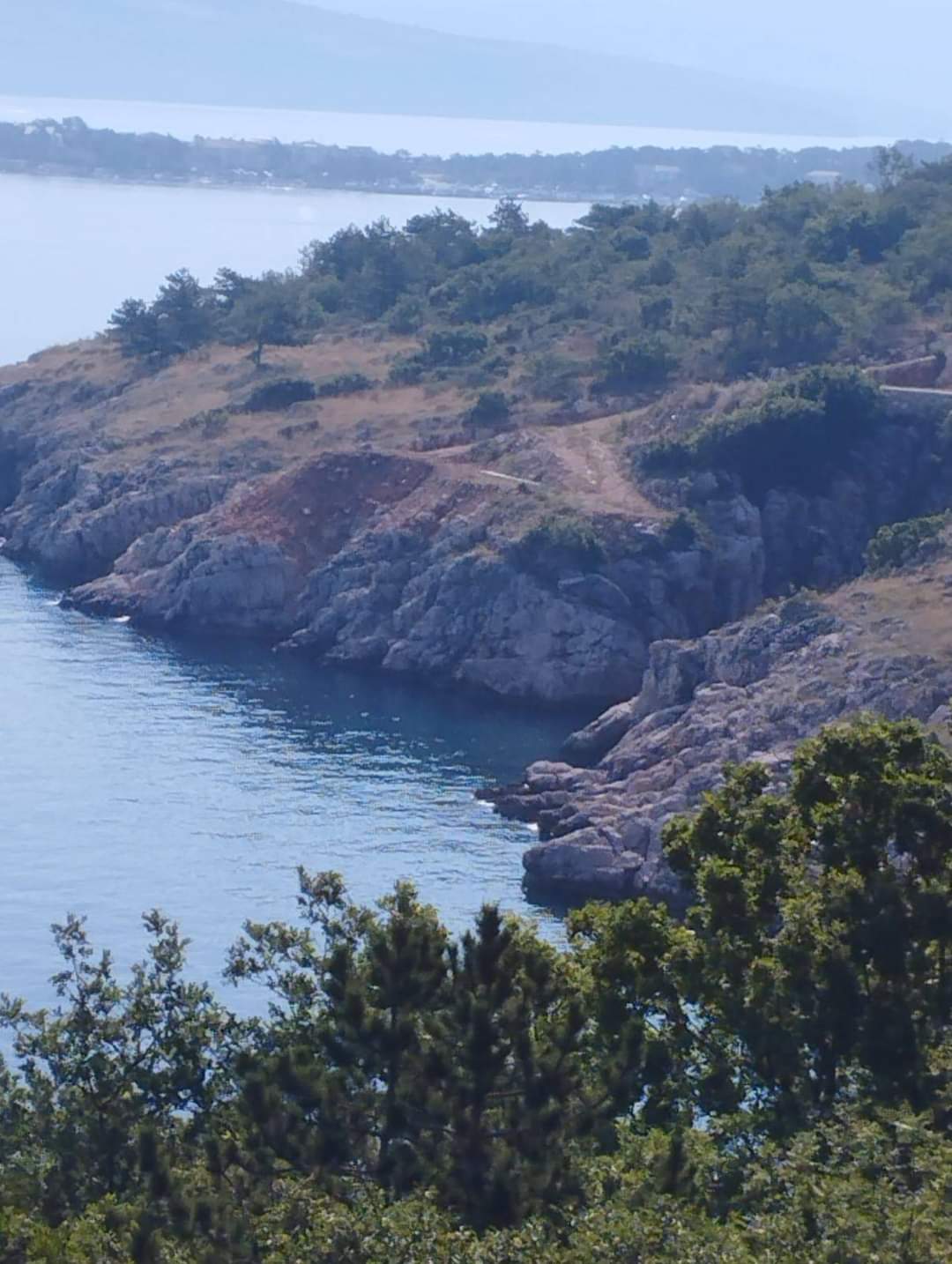 TOTALNA DEVASTACIJA Pogledajte što su napravili s obalom u Šilu na otoku Krku!