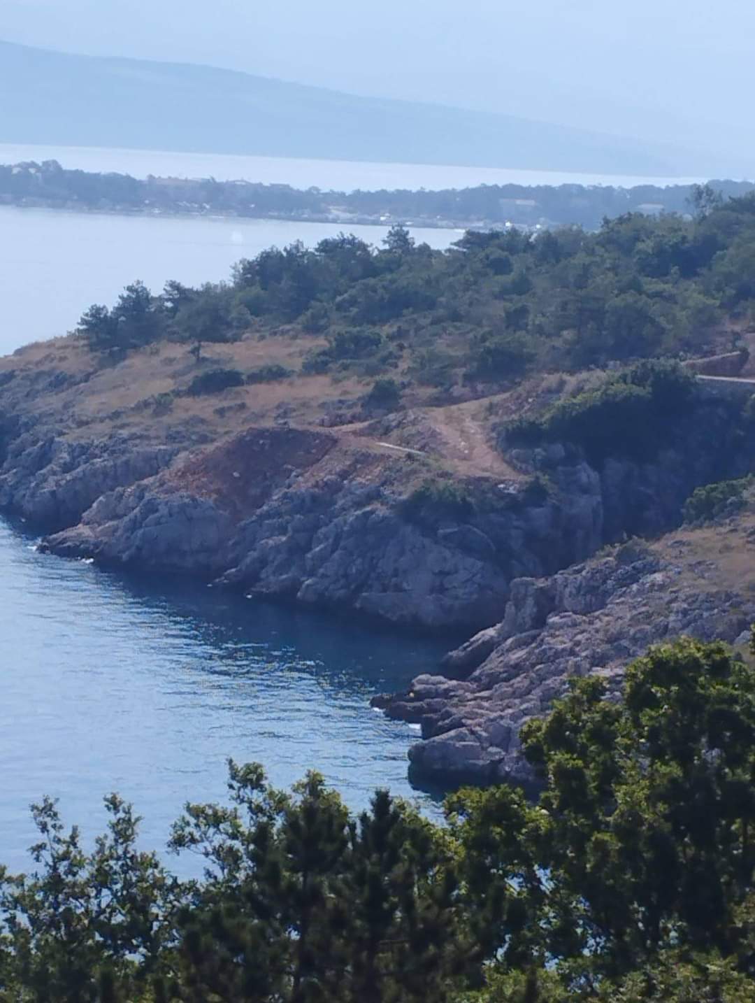 TOTALNA DEVASTACIJA Pogledajte što su napravili s obalom u Šilu na otoku Krku!