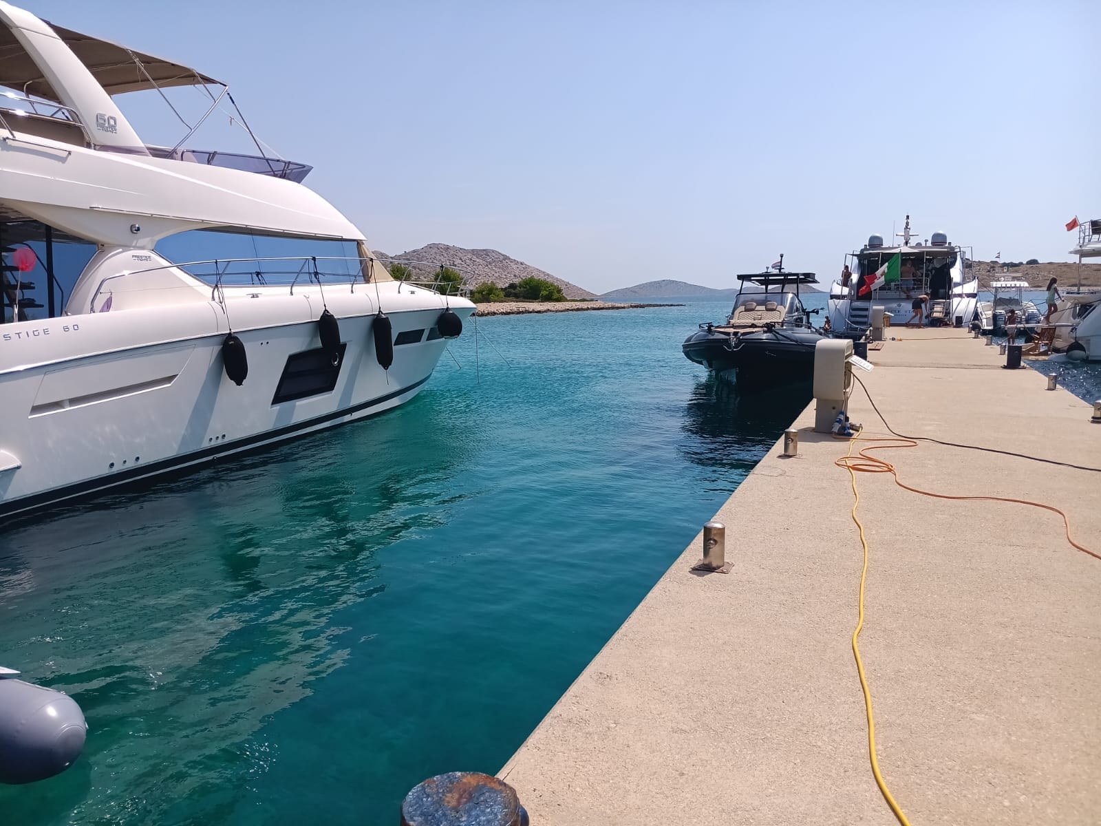 Od kud konobi usred Kornata dozvole za prodaju struje? Nova svjedočanstva o protjerivanju 'nepodobnih gostiju': "U blizini su bili i policajci!"