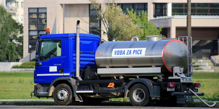 ZBOG POŽARA DIO SOLINJANA BEZ VODE Osigurana je cisterna s pitkom vodom, evo i gdje