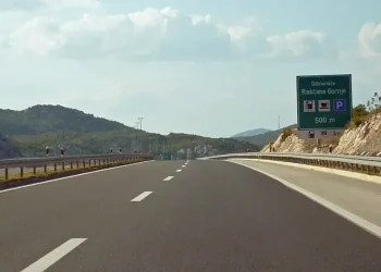 Zaboravili djevojčicu na autocesti A1, policajci je tješili: “Bila je jako uplašena!”