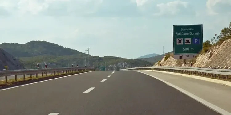 Zaboravili djevojčicu na autocesti A1, policajci je tješili: “Bila je jako uplašena!”