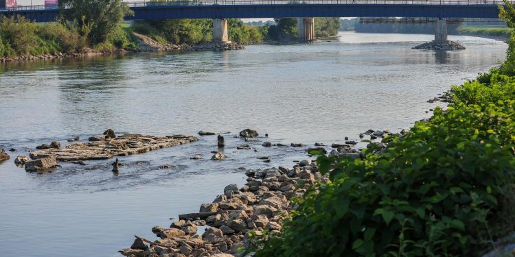 Zabrinjavajući porast temperature Save u Zagrebu