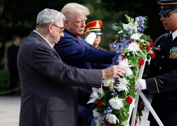 Zaposlenik Nacionalnog groblja Arlington koji je ‘naglo gurnut u stranu’ tijekom Trumpovog posjeta neće podići tužbu: Vojska