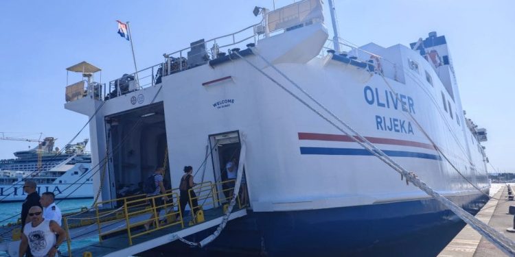Zašto se auti ne mogu normalno ukrcavati na trajekt Oliver? “Taj problem je bio poznat…”