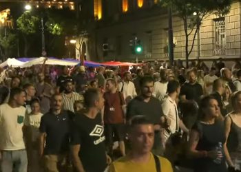 Završen prosvjed protiv Vučića u Beogradu: Prosvjednici upali na kolodvor i zaustavili vlakove