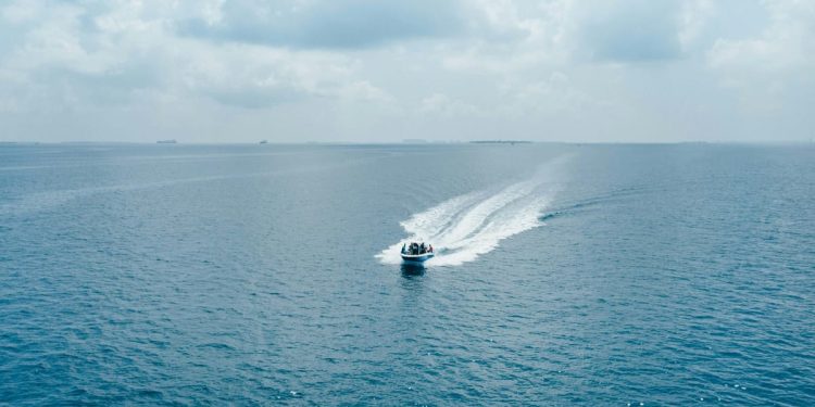 Zbog glisiranja preblizu obale kažnjeno 50 stranaca kod Rijeke!