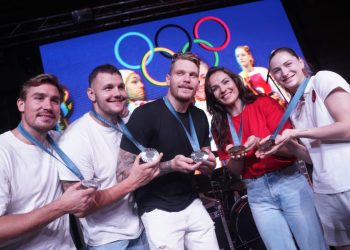 Vaterpolisti tužni što kući nisu donijeli zlato, evo čime ih je publika utješila