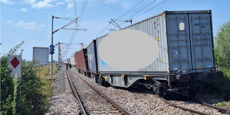 Strava kod Tovarnika: Teretnnjak iskočio iz tračnica, promet je obustavljen