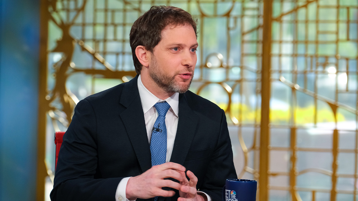 Jon Finer na Meet the Press