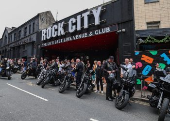 POČAST LEMMYJU Konvoj od 55 bajkera na Harleyima pratili bistu s pepelom frontmena Motörheada | NACIONAL.HR