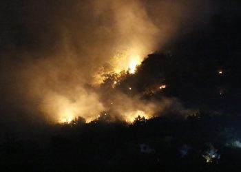 Izbio još jedan požar: Ovog puta zapalilo se na Visu, službe izašle na teren