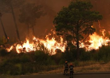 Požar na Kornatima, vatrogasci krenuli prema požarištu: ‘Pjevali su Thompsona i ispalili raketu’