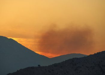 Zbog požara zatvorena cesta Žrnovnica-Tugare
