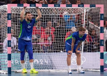 SLOVENCI TEŠKO OŠTEĆENI Suci gurnuli Dansku prema finalu u Parizu: Pogledajte što nisu svirali kao sedmerac | NACIONAL.HR