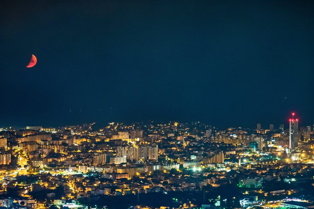 split noc panorama mjesec  5