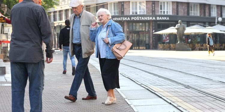 STIŽU PARE Evo kad počinje isplata naknade za starije u iznosu od 150 eura | NACIONAL.HR