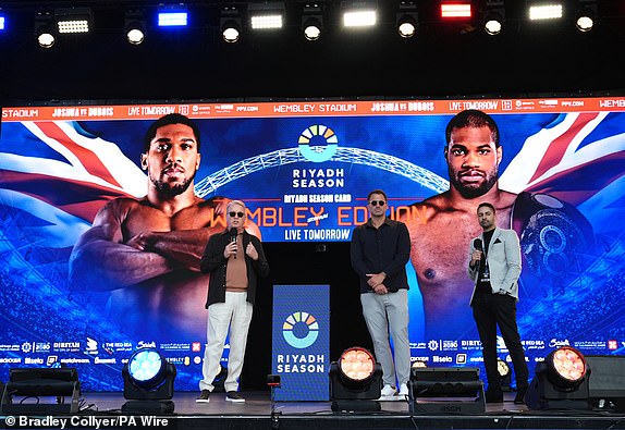 Frank Warren and Eddie Hearn during a weigh-in at Trafalgar Square, London. The IBF heavyweight title fight between Anthony Joshua and Daniel Dubois will take place on Saturday 21st September. Picture date: Friday September 20, 2024. PA Photo. See PA story BOXING London. Photo credit should read: Bradley Collyer/PA Wire.RESTRICTIONS: Use subject to restrictions. Editorial use only, no commercial use without prior consent from rights holder.