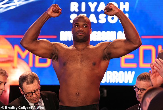 Daniel Dubois during a weigh-in at Trafalgar Square, London. The IBF heavyweight title fight between Anthony Joshua and Daniel Dubois will take place on Saturday 21st September. Picture date: Friday September 20, 2024. PA Photo. See PA story BOXING London. Photo credit should read: Bradley Collyer/PA Wire.RESTRICTIONS: Use subject to restrictions. Editorial use only, no commercial use without prior consent from rights holder.