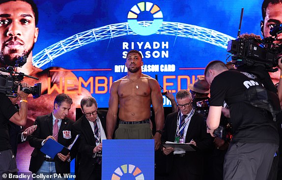 Anthony Joshua during a weigh-in at Trafalgar Square, London. The IBF heavyweight title fight between Anthony Joshua and Daniel Dubois will take place on Saturday 21st September. Picture date: Friday September 20, 2024. PA Photo. See PA story BOXING London. Photo credit should read: Bradley Collyer/PA Wire.RESTRICTIONS: Use subject to restrictions. Editorial use only, no commercial use without prior consent from rights holder.