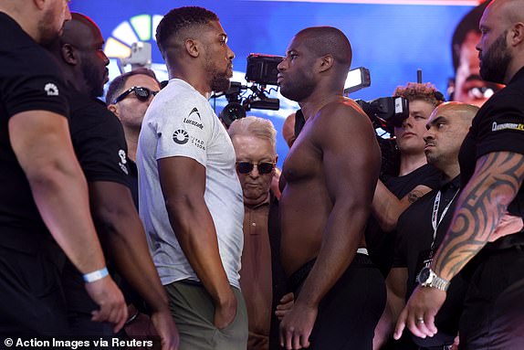 Boxing - Daniel Dubois v Anthony Joshua - Weigh-in - Trafalgar Square, London, Britain - September 20, 2024 Daniel Dubois and Anthony Joshua during the Weigh-in Action Images via Reuters/Andrew Couldridge