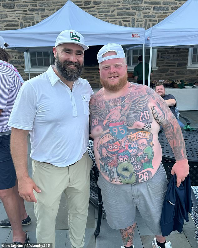 Jason Kelce slučajno je ozlijedio navijača Eaglesa Rona Dunphyja u ponedjeljak navečer