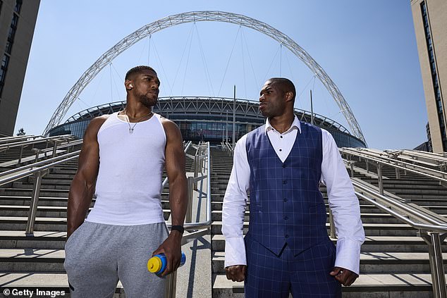 Očekuje se da će Usyk u Londonu gledati kako se Anthony Joshua bori protiv Daniela Duboisa na stadionu Wembley