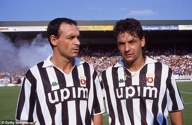 Roberto Baggio (desno) odao je počast svom bivšem suigraču iz Juventusa i Italije Salvatoreu Schillaciju (lijevo) koji je preminuo u dobi od 59 godina nakon borbe s rakom debelog crijeva